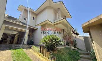 Imagem: Sobrado de 03 dormitórios e 01 suite. Bairro