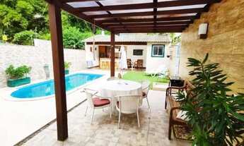 Imagem: Casa com 4 quartos à venda por R$ 695.000