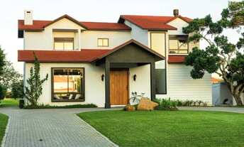 Imagem: Casa mobiliada com 4 suítes à venda, 290