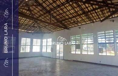 Imagem: Loja com estacionamento disponível para