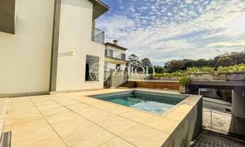 Imagem 5: Casa de alto padrão, 3 suítes com closet, piscina em condomínio de luxo, com lago, academi