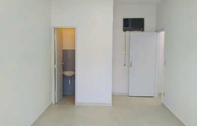 Imagem 2: Sala comercial no setor Oeste próximo a avenida Assis Chateubriand, reformada com piso por