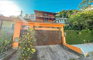 Imagem 2: Casa para Venda em Niterói, Camboinhas, 4 dormitórios, 2 suítes, 3 banheiros, 4 vagas