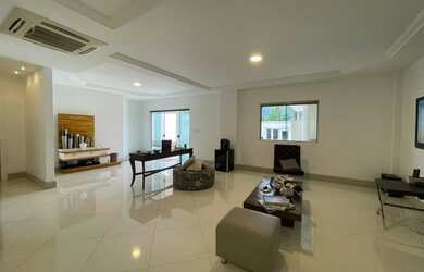 Imagem 6: Casa de condomínio para venda tem 320 metros quadrados com 4 quartos