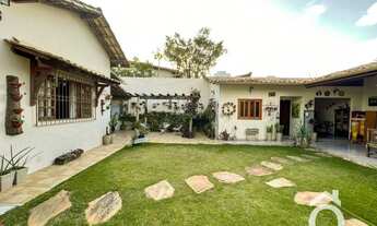 Imagem 2: Casa para venda possui 259 metros quadrados com 4 quartos em Castelo - Belo Horizonte - MG