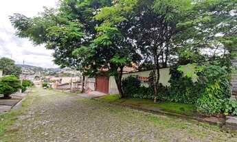 Imagem: Lote todo murado na região central de Neves