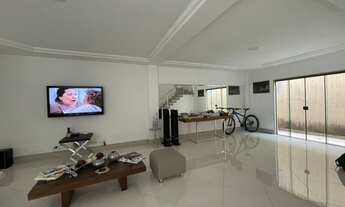 Imagem 2: Casa de condomínio para venda tem 320 metros quadrados com 4 quartos