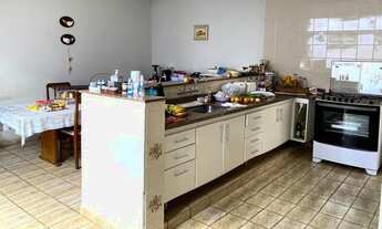 Imagem 2: Casa para venda tem 185 metros quadrados com 3 quartos em Jardim Amália - Bauru - SP