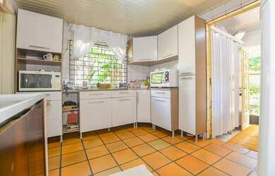 Imagem 5: Casa para venda tem 191 metros quadrados com 3 quartos em Maria Antonieta - Pinhais - PR