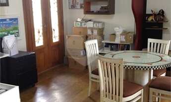 Imagem 2: Casa para aluguel e venda tem 220 metros quadrados com 6 quartos