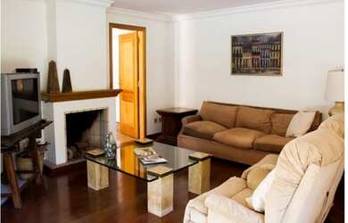 Imagem 2: SOBRADO - NA CIDADE JARDIM Casa na melhor rua do Cidade Jardim, arborizada e calma, a 5