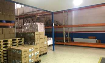 Imagem 2: Galpão com 1.280m² no Parque Dez de Novembro. Aceita financiamento!