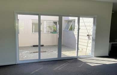 Imagem 4: Ponto comercial/Loja/Box para aluguel e venda possui 400 metros quadrados com 8 quartos