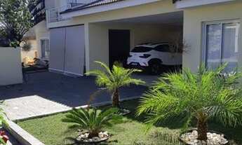 Imagem 3: Casa de condomínio para venda possui 347 metros quadrados com 3 quartos