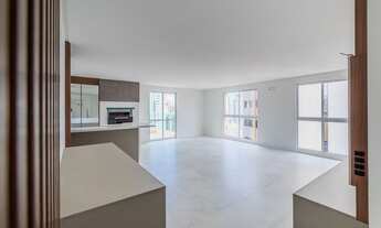 Imagem 2: Apartamento em Balneário Camboriú com 226m² com 4 suítes, andar alto e vista para o mar!