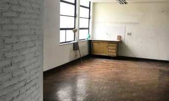 Imagem 4: Sala a 200 metros do metrô com um belo terraço