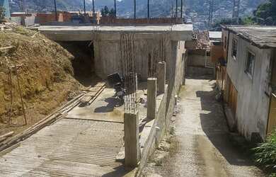 Imagem 4: Vendo terreno já em construção