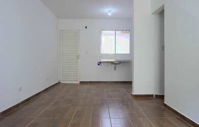 Imagem 3: Sobrado em Condomínio fechado em Cotia com portaria 24h, 2 dormitórios, garagem e quintal