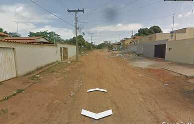 Imagem 3: Lote rosa dos ventos contra esquina da avenida do centro do setor