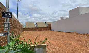 Imagem: Terreno tem 300m2, murados e aterrado cascalho