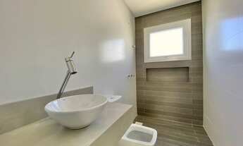 Imagem 7: Sobrado composto de 4 suítes, beira lago... Leia a Descrição