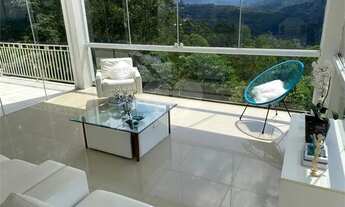 Imagem 2: Casa em conceito aberto com 4 suítes em condomínio na Serra da Cantareira