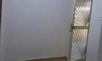 Imagem 2: Alugo casa de 2qts com garagem na Rua Ibitu em Realengo