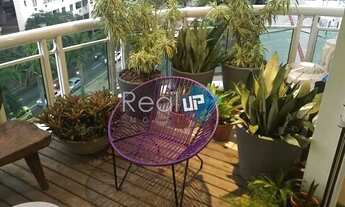 Imagem 2: Cobertura duplex reformada 2 quartos, sendo 1 suíte master, piscina e 2 vagas