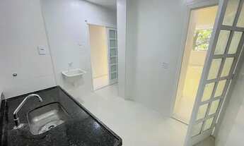 Imagem 2: Apartamento para venda tem 70 metros quadrados com 2 quartos em Copacabana - Rio de Janeir