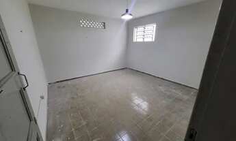 Imagem 4: Vende-se Ampla Casa localizada na Rua Iris Alagoense, nº 859, no bairro do Farol. Localiza