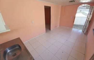 Imagem 3: Baixou De 135 mil por apenas 100.000, Casa com 2 quartos, quintal, 2 vgs garagem, Bairro N
