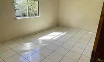 Imagem 2: Alugo casa em Benfica na rua principal