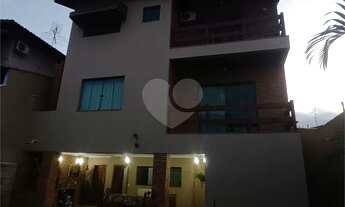 Imagem 4: Casa com 367m, 4 dorms, 4 suítes, 4 vagas de garagem e piscina