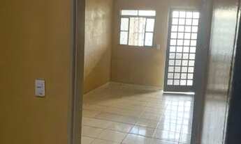 Imagem 2: Alugo casa com 2 quartos na QNN 17 conjunto G próximo ao metrô ótima localização