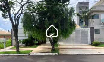 Imagem: Casa térrea com piscina e energia solar