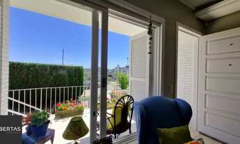 Imagem 3: Casa Espetacular com Vista Deslumbrante, Reformada por Arquiteto de 2 dormitório