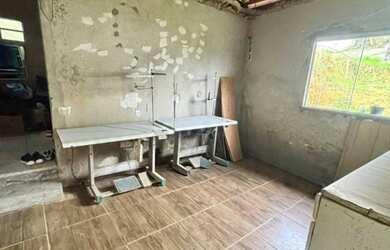 Imagem 7: Vende-se : casa mista, sendo 3 peças de madeira e 7 de alvenaria