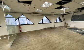 Imagem 4: Andar/laje corporativa para aluguel possui 310 metros quadrados com 7 quartos