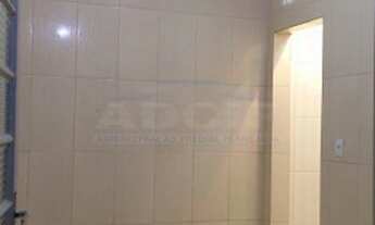 Imagem: Apartamento térreo contempla cozinha, banheiro