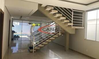 Imagem 4: Casa com bom acabamento com 05 quartos em loteamento fechado