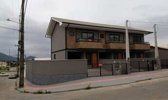 Imagem 2: Sobrado para Venda em Palhoça, BELA VISTA, 2 dormitórios, 2 suítes, 1 banheiro, 1 vaga