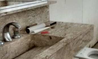 Imagem 2: AMPLA COBERTURA EM RUA TRANQUILA