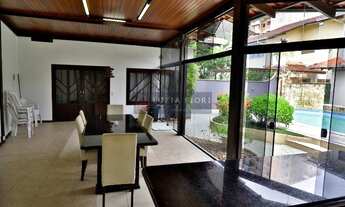 Imagem 2: Casa à venda Costa e Silva, Joinville/SC. Ampla residência com 6 dormitórios, piscina