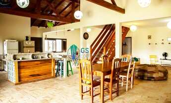 Imagem 2: Casa 06 dormitórios e amplo terreno de 1209 m² com piscina na Praia da Pinheira