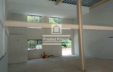 Imagem 3: Loja muito bem localizada no Centro de Nova Friburgo, sentido Olaria, com 90 metros quadra