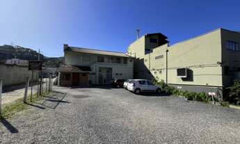 Imagem 7: Terreno comercial com 150m², pronto para lavação e manutenção de veículos na rua Amazonas