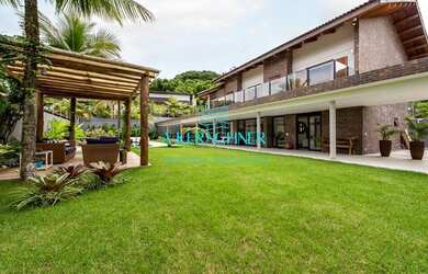 Imagem 7: ESPETACULAR CASA FORA DE CONDOMÍNIO COM 5 SUÍTES E JARDIM COM PISCINA E HIDROMASSAGEM, EM