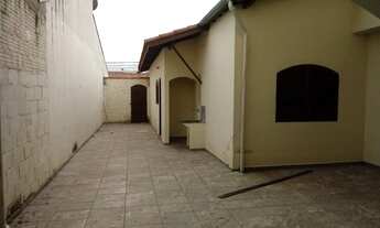 Imagem 4: Sobrado para aluguel e venda tem 208 metros quadrados com 5 quartos