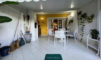 Imagem 2: Casa triplex a venda em condomínio fechado e barco na porta