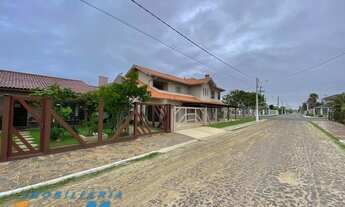 Imagem 4: Casa alvenaria a poucos metros do mar